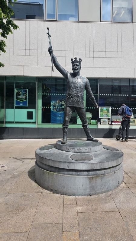 Richard Harris Statue. Click for full size. Richard Harris Statue image. Click for full size.