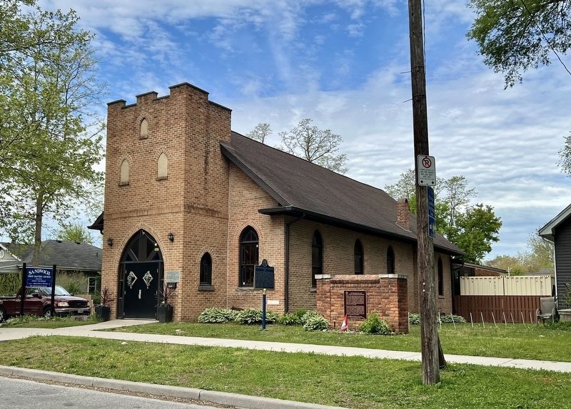 The Sandwich First Baptist Church/L��glise de la First Baptist Church de Sandwich Marker image. Click for full size.