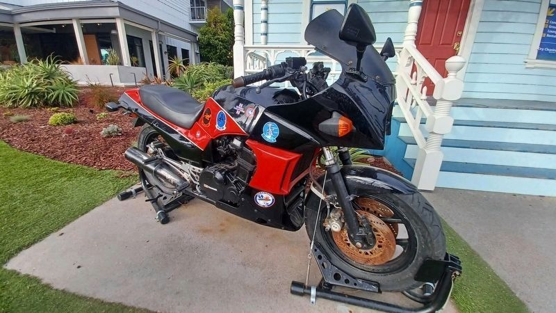 Kawasaki Ninja ZX900 image. Click for full size.