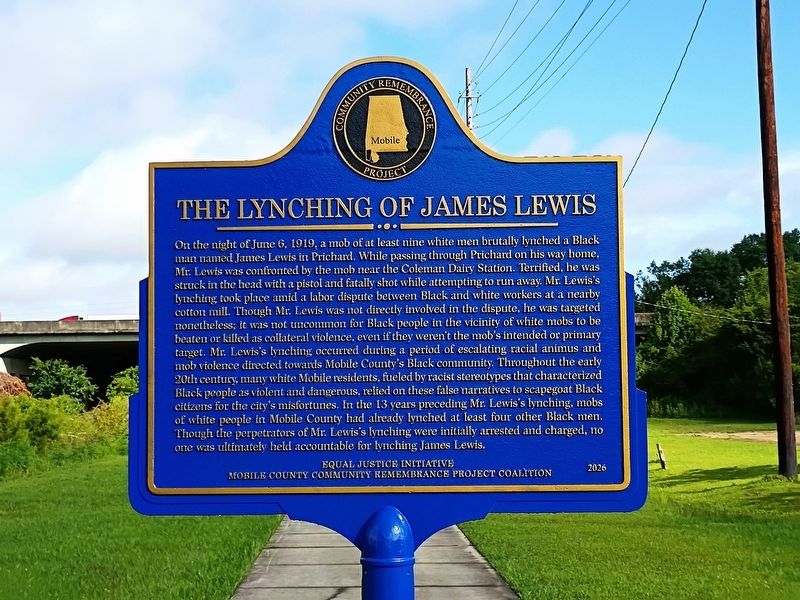 The Lynching of James Lewis Marker side of maker as one approaches from the parking lot. image. Click for full size.