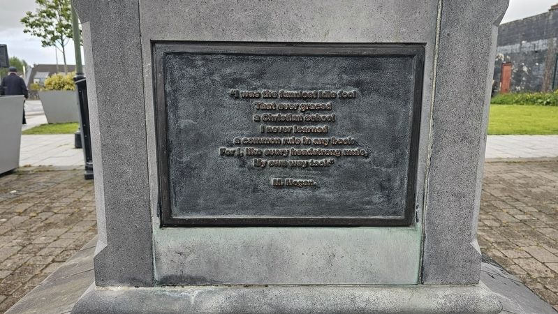 Michael Hogan Statue image. Click for full size.