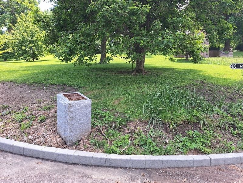 Kit Bond Chestnut Grove Marker image. Click for full size.