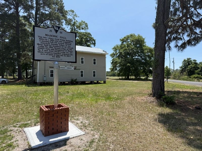 Masonic Hall Marker with The Hall in the background image. Click for full size.