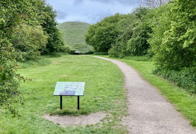 Welcome to the Avebury World Heritage Site marker with addl marker and Silbury Hill visible to rear. Click for full size. Welcome to the Avebury World Heritage Site marker with addl marker and Silbury Hill visible to rear image. Click for full size.