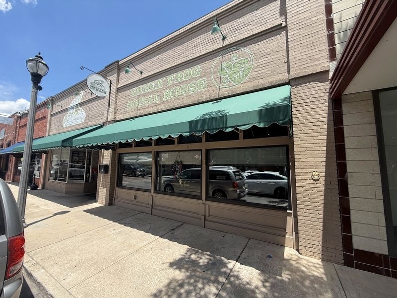 118 East Main Street. Click for full size. 118 East Main Street image. Click for full size.