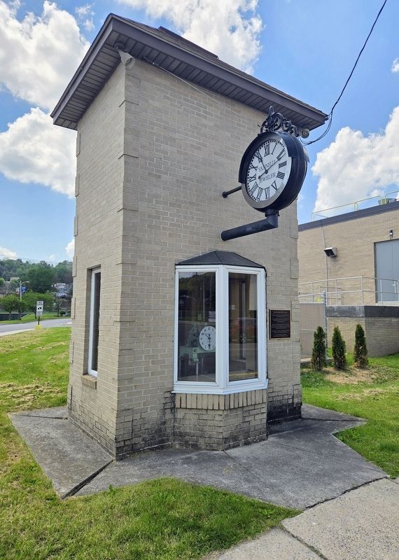 The Windber Town Clock and Marker image. Click for full size.