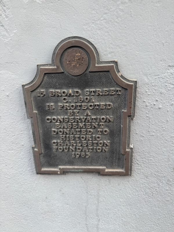 Additional plaque on the building image. Click for full size.