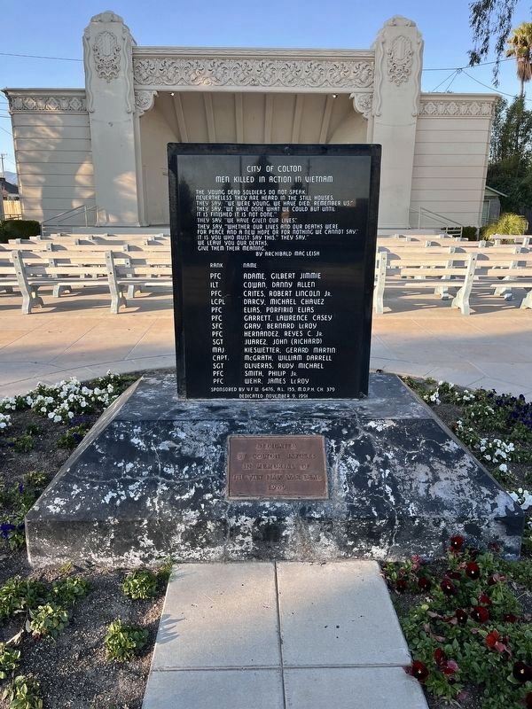 Colton Vietnam War Memorial image. Click for full size.