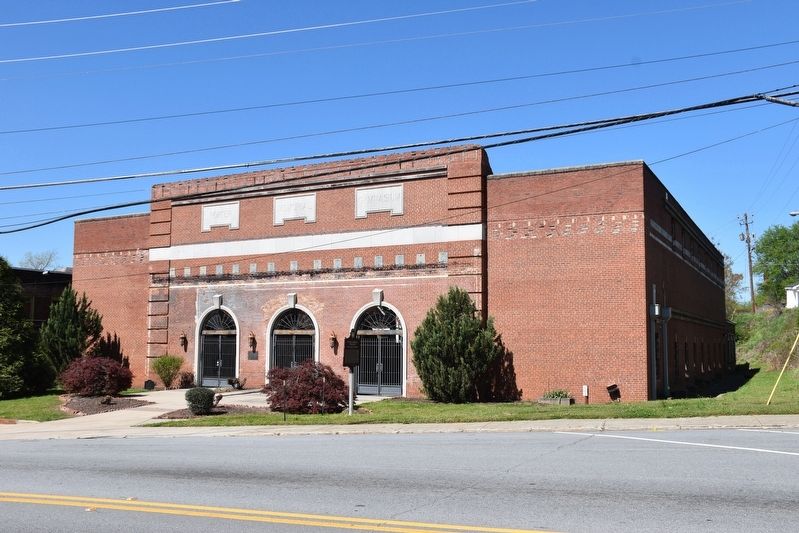 Porter Memorial Gymnasium, with the marker in front. image. Click for full size.
