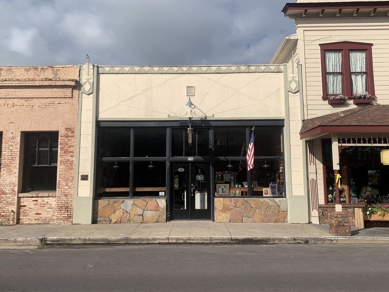 Former California Highway Patrol and Department of Motor Vehicles building image. Click for full size.