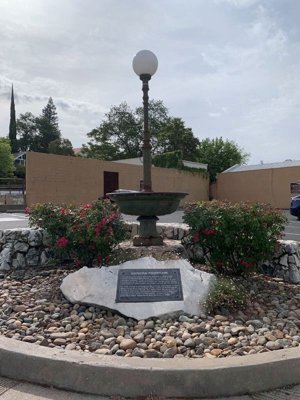 Sonora Fountain and marker image. Click for full size.