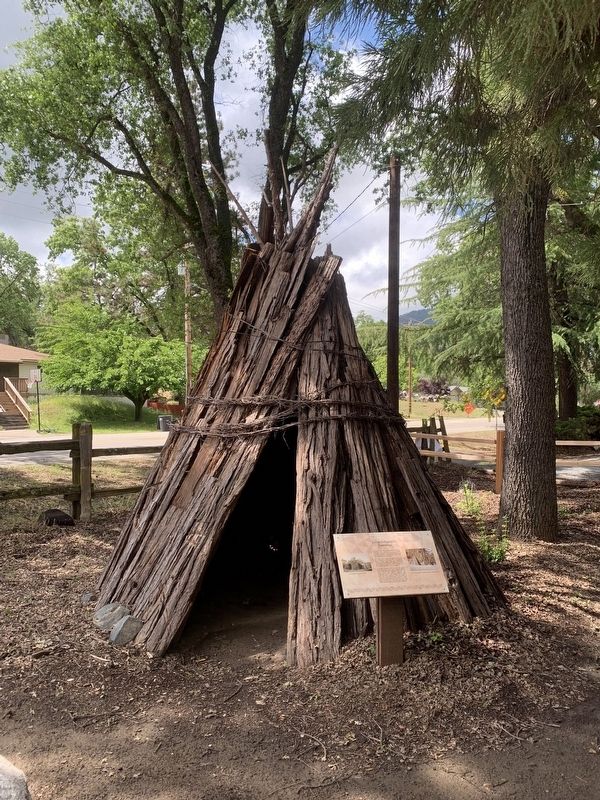 Cedar bark house with marker image. Click for full size.