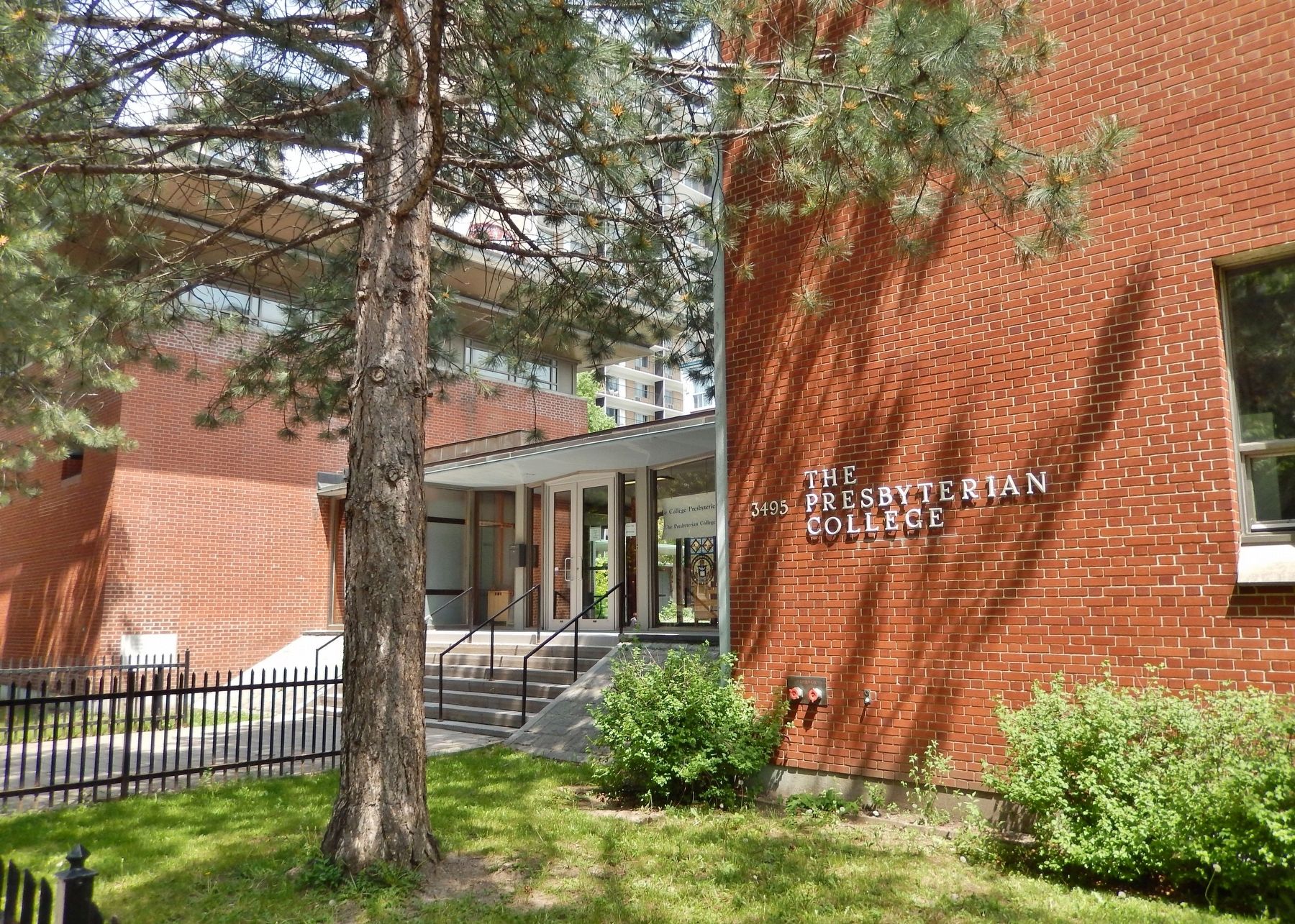 Presbyterian College Montreal image. Click for full size.
