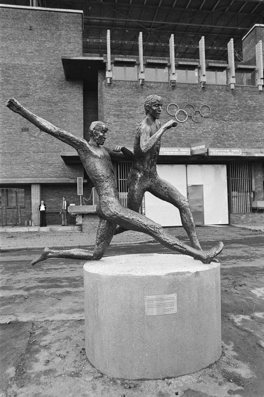 Bronze Statue of Johan Cruyff and Berti Vogts (in original location) image. Click for full size.