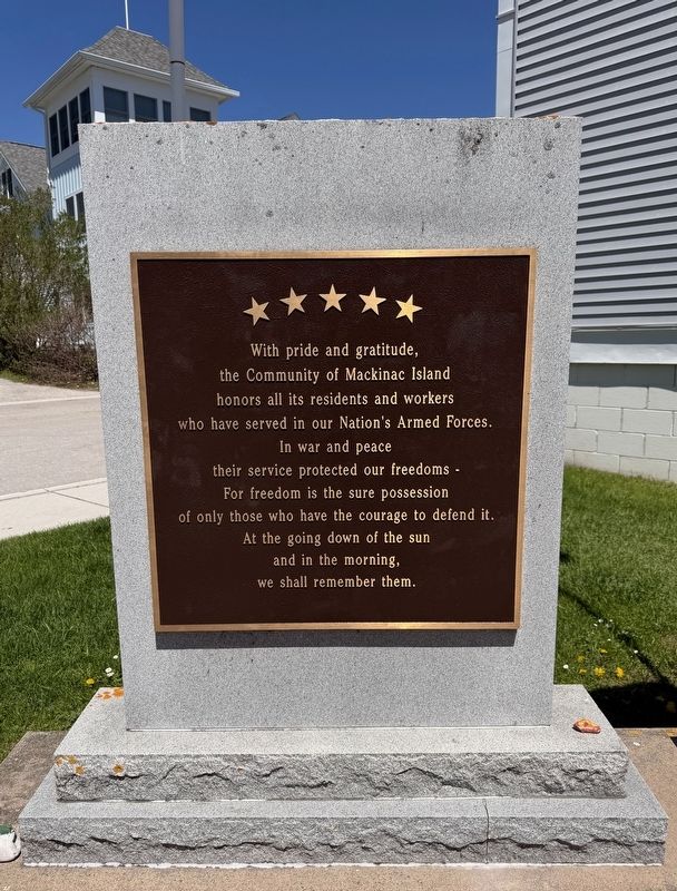 Mackinac Island War Memorial image. Click for full size.