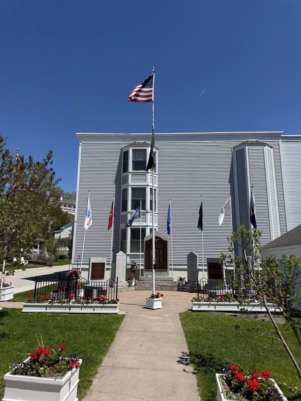Mackinac Island War Memorial image. Click for full size.