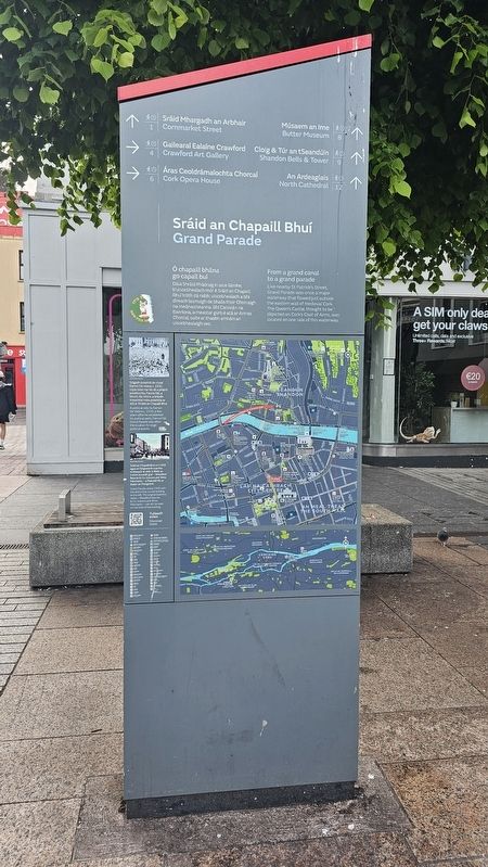 Sr�id an Chapaill Bhu� / Grand Parade side of marker image. Click for full size.
