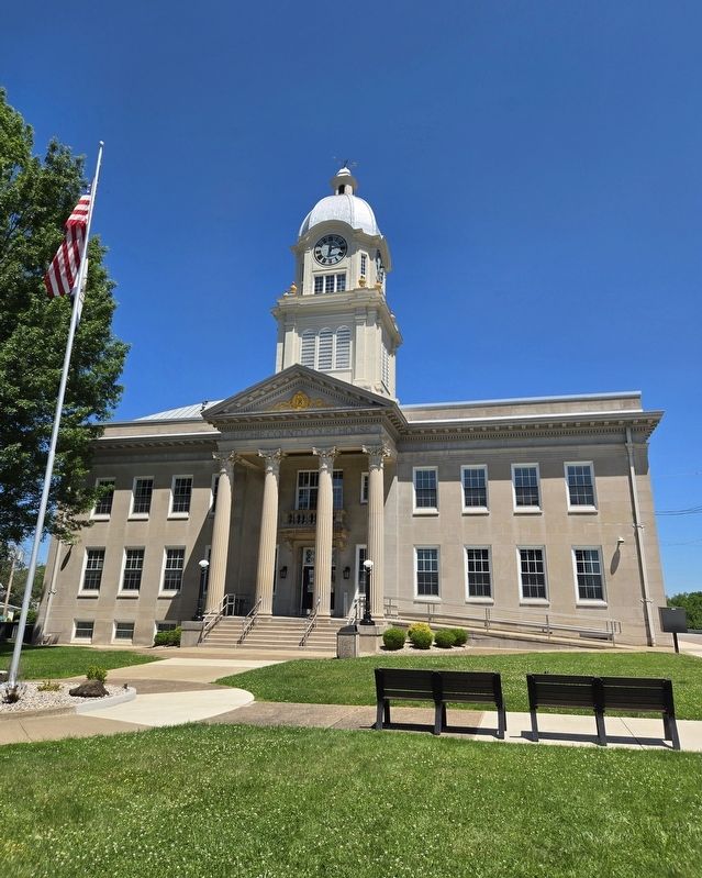 Ritchie County Courthouse image. Click for full size.
