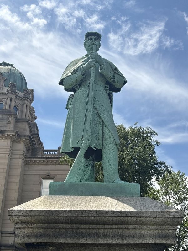 Civil War statue image. Click for full size.