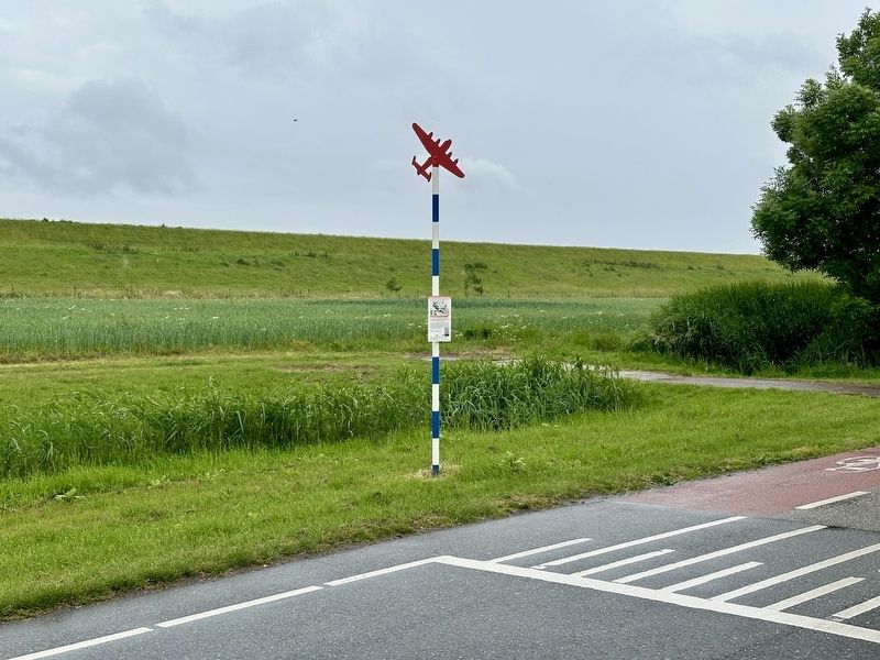 Mosquito Mk. IV DZ386 Crash Memorial - wide view image. Click for full size.