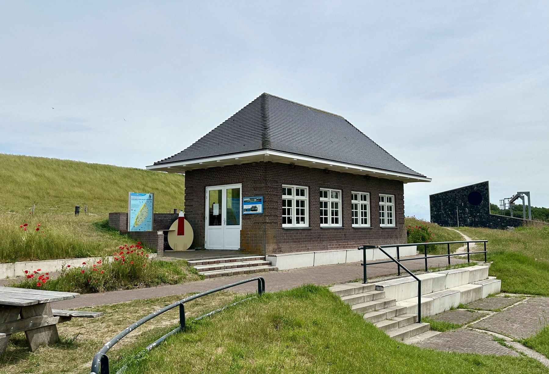 Gemaal Eijerland / Eijerland Pumping Station and Marker image. Click for full size.