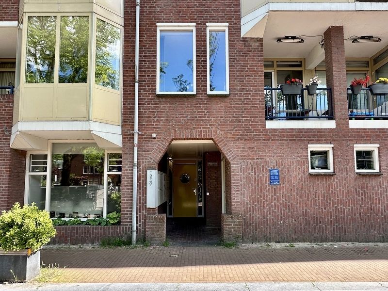 Former Dutch-Jewish Hospital Marker - wide view image. Click for full size.