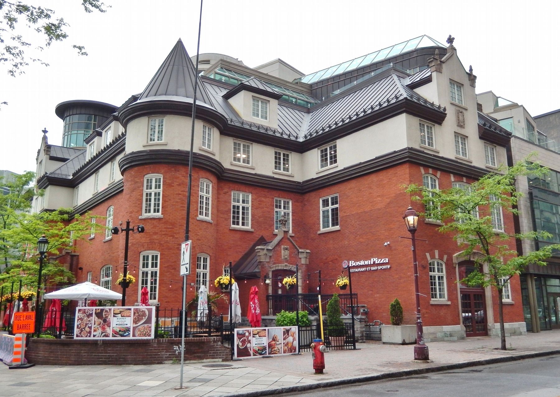 Former Chez Henri Hotel (<i>southeast elevation</i>). Click for full size. Former Chez Henri Hotel (<i>southeast elevation</i>) image. Click for full size.