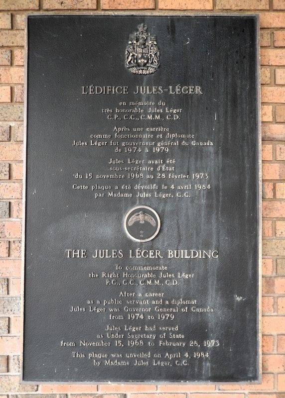 L'�difice Jules-L�ger / The Jules L�ger Building Marker image. Click for full size.