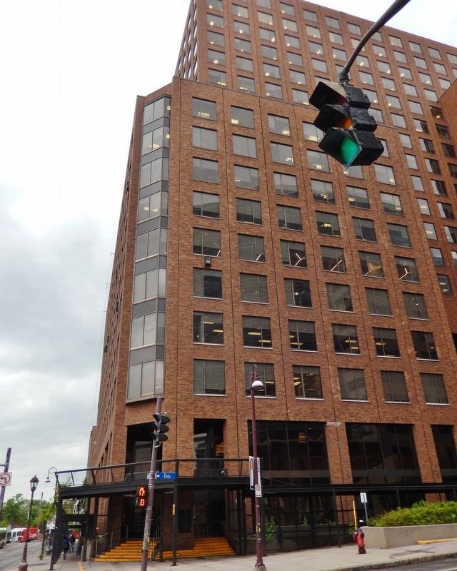 L'�difice Jules-L�ger<br>The Jules L�ger Building image. Click for full size.