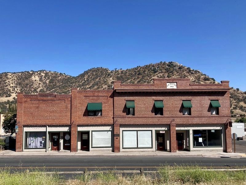 Elster Building and Marker. Click for full size. Elster Building and Marker image. Click for full size.