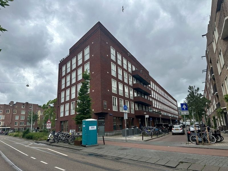 Lodewijk van Boisot Marker - wider view. Click for full size. Lodewijk van Boisot Marker - wider view image. Click for full size.