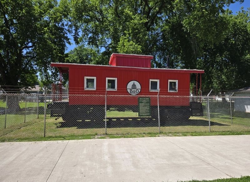 B&O No. C-2222 Caboose and Marker. Click for full size. B&O No. C-2222 Caboose and Marker image. Click for full size.