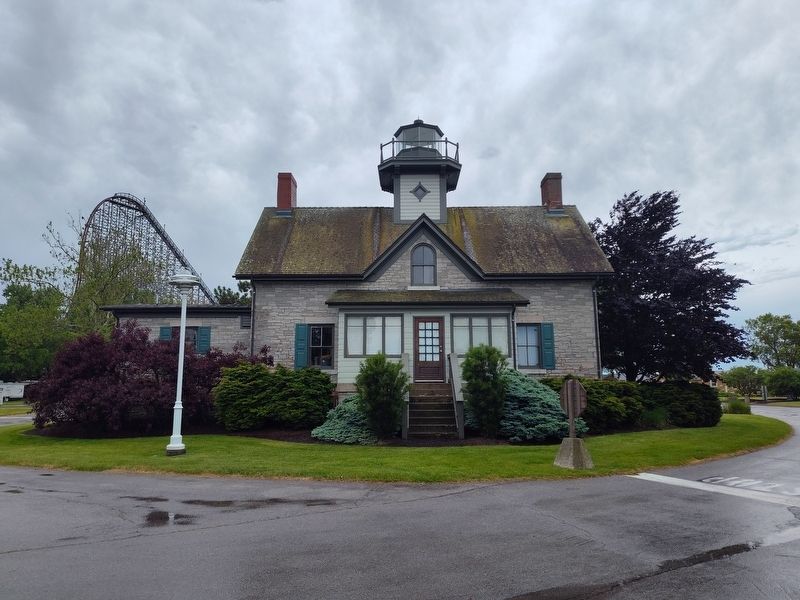 Cedar Point Lighthouse. Click for full size. Cedar Point Lighthouse image. Click for full size.