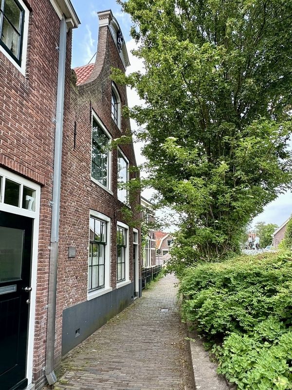 Het haarlemse huis / The Haarlem House Marker - wide view. Click for full size. Het haarlemse huis / The Haarlem House Marker - wide view image. Click for full size.
