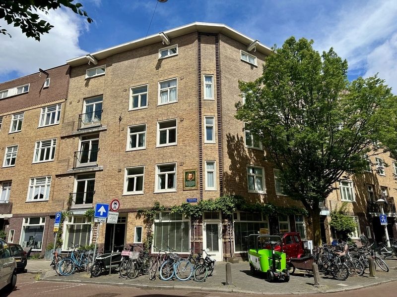 David Hendrik Chass� Marker - wide view image. Click for full size.