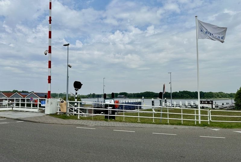 De Grote Haarlemmersluis / The Grote Haarlemmersluis Marker - wide view. Click for full size. De Grote Haarlemmersluis / The Grote Haarlemmersluis Marker - wide view image. Click for full size.