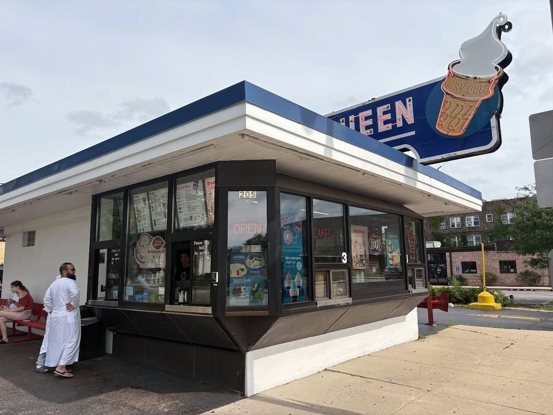 Dairy Queen in Lombard image. Click for full size.