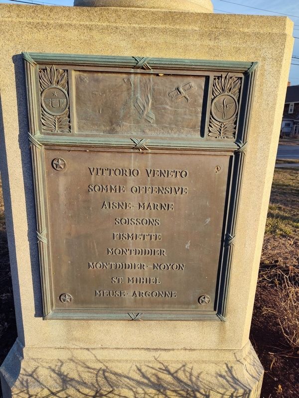 Lorain World War Memorial image. Click for full size.