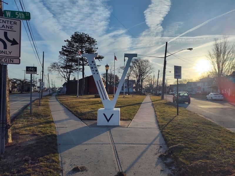 Lorain World War Memorial image. Click for full size.