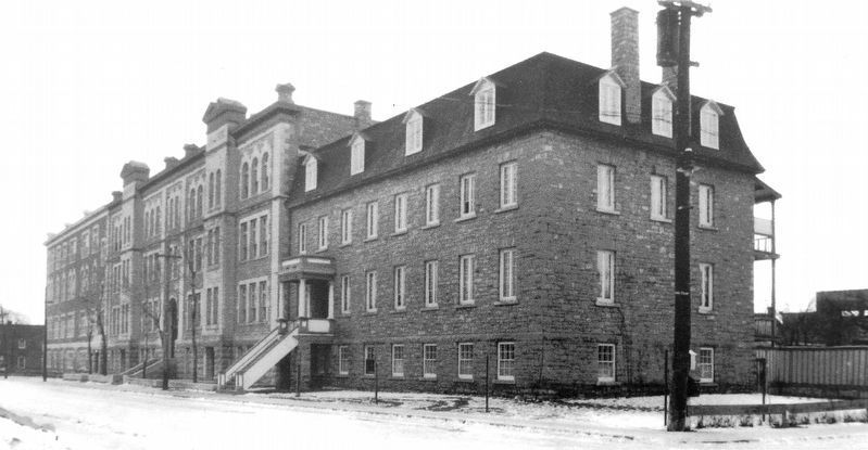 Marker detail: École normale Saint-Joseph et résidence des religieuses, 31 décembre 1931.. Click for full size. Marker detail: École normale Saint-Joseph et résidence des religieuses, 31 décembre 1931. image. Click for full size.