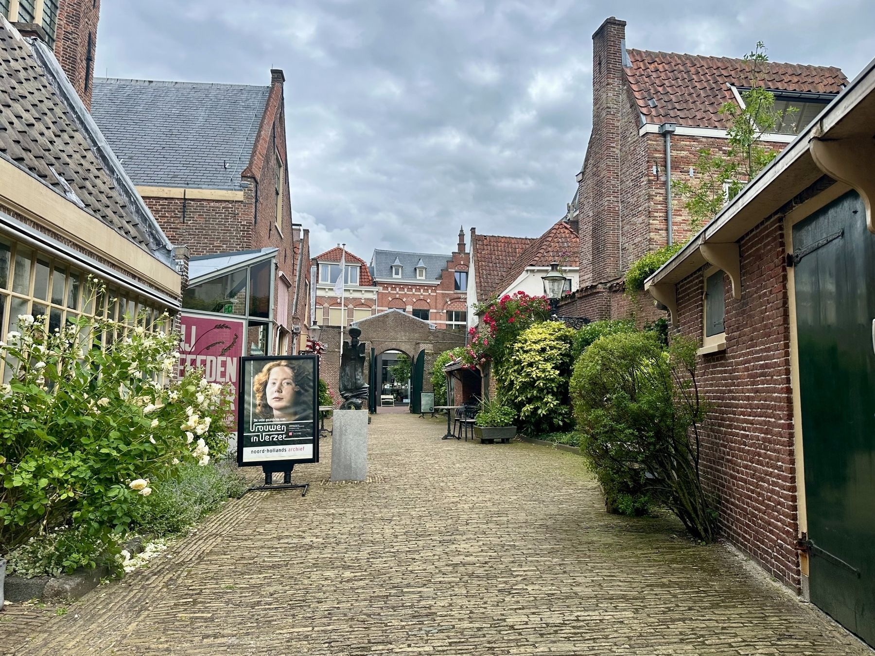 North Holland Archive courtyard with Jansridder Statue image. Click for full size.