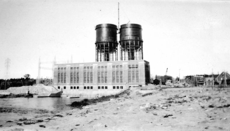 Marker detail: La centrale de Masson et des cheminées d’équilibre vers le milieu des années 1930.. Click for full size. Marker detail: La centrale de Masson et des cheminées d’équilibre vers le milieu des années 1930. image. Click for full size.