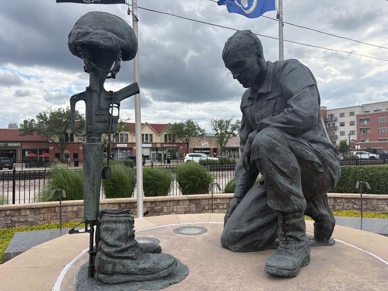 Roselle Veterans Memorial: Close-up of the statue image. Click for full size.