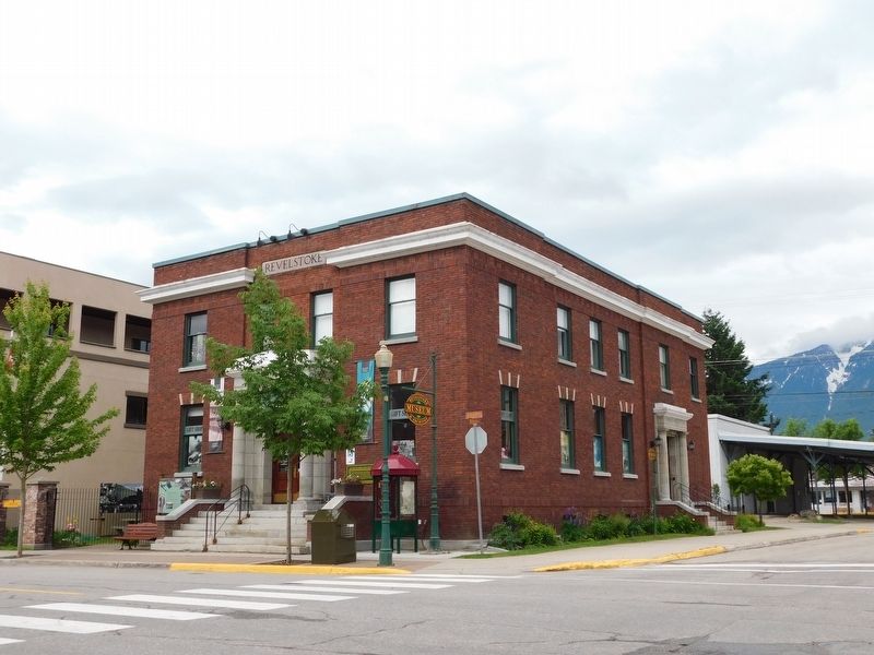 Old Revelstoke Post Office image. Click for full size.