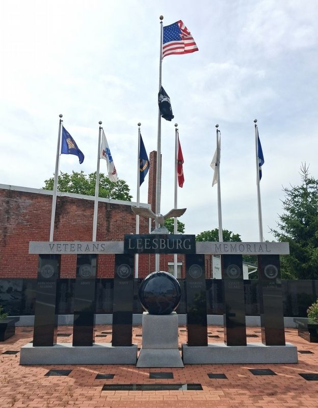 Leesburg Veterans Memorial image. Click for full size.