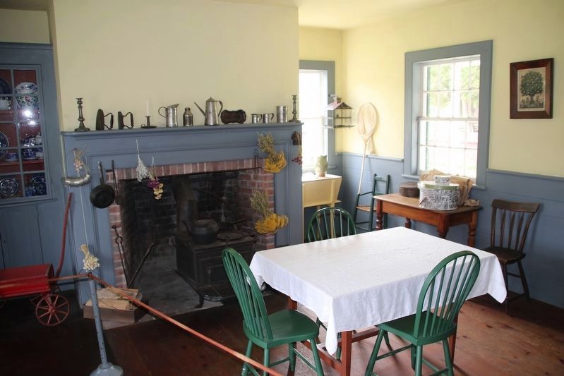 Lutheran Pastor's House / Maison du pasteur luth�rien image. Click for full size.