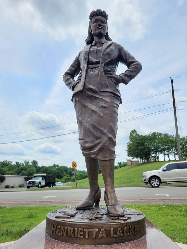 Henrietta Lacks statue image. Click for full size.