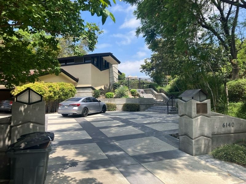 Mackey House and marker image. Click for full size.