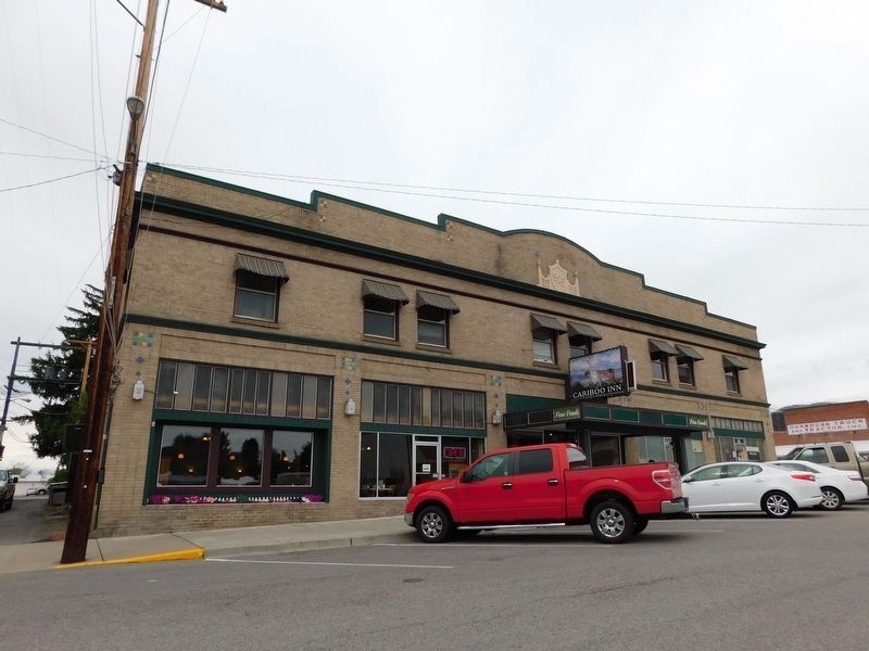 Cariboo Hotel & Marker. Click for full size. Cariboo Hotel & Marker image. Click for full size.