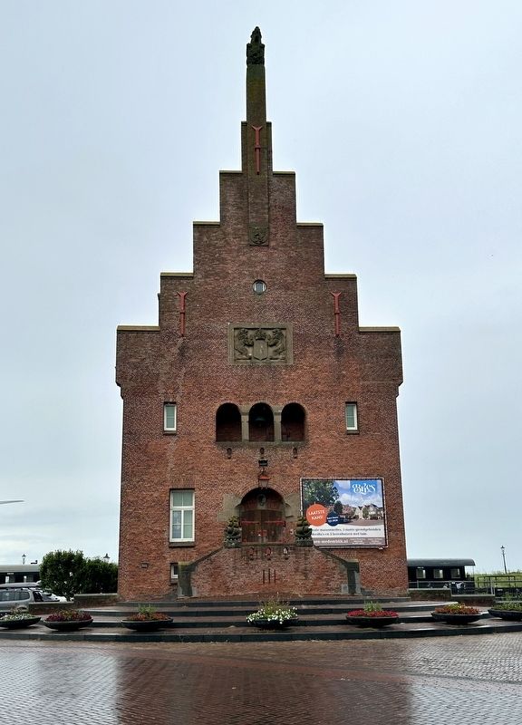 Stadhuis / Town Hall and marker image. Click for full size.